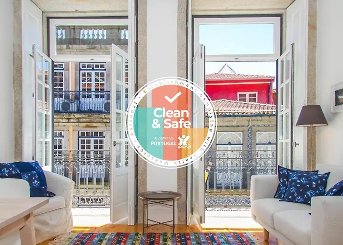 Liiiving In Porto | Blue Flower Apartment