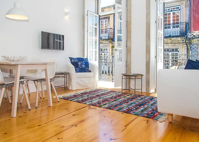 Liiiving In Porto | Blue Flower Apartment