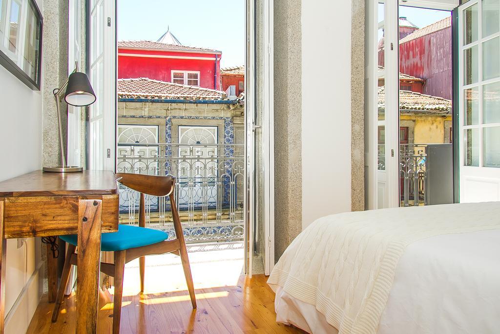 Liiiving In | Blue Flower Porto