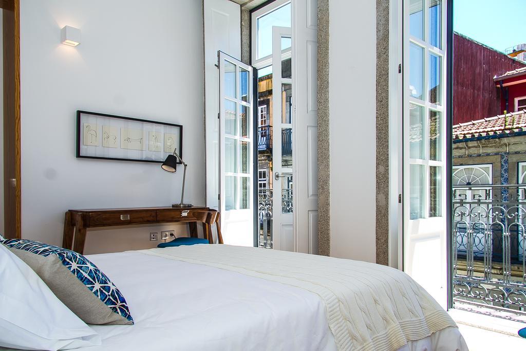 Apartment Liiiving In | Blue Flower *